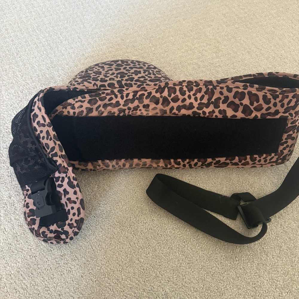 TushBaby Pink Leopard Baby Hip Pack - Picture 3 of 4